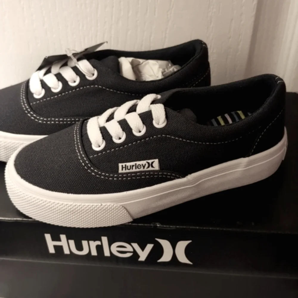 Hurley Dark Gray Boys Canvas Sneakers. Youth Size 11. Brand New In Box
